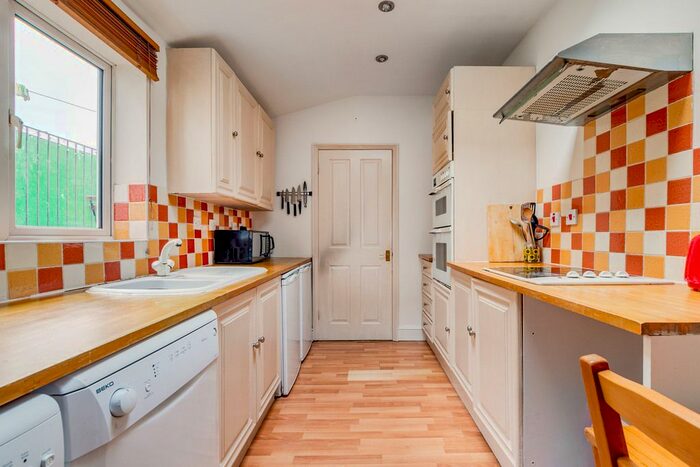 3 Bedroom Flat To Rent In Kingston Road, London, SW19