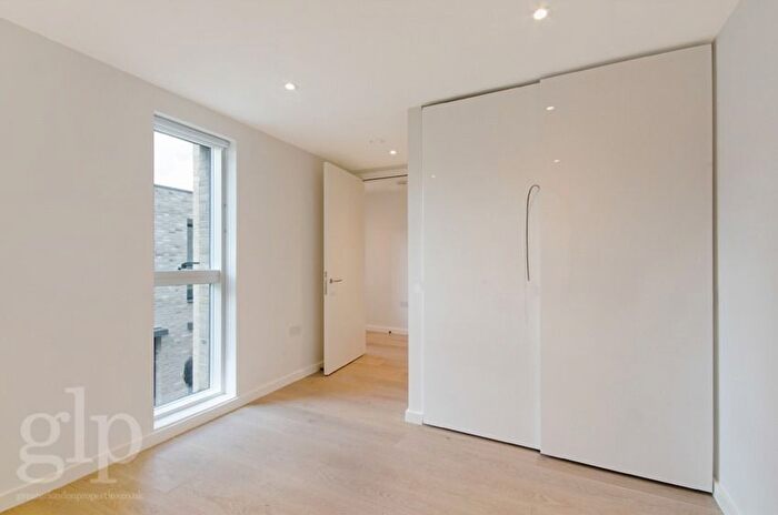 1 Bedroom Flat To Rent In Fouberts Place, London, Greater London, Soho, W1F
