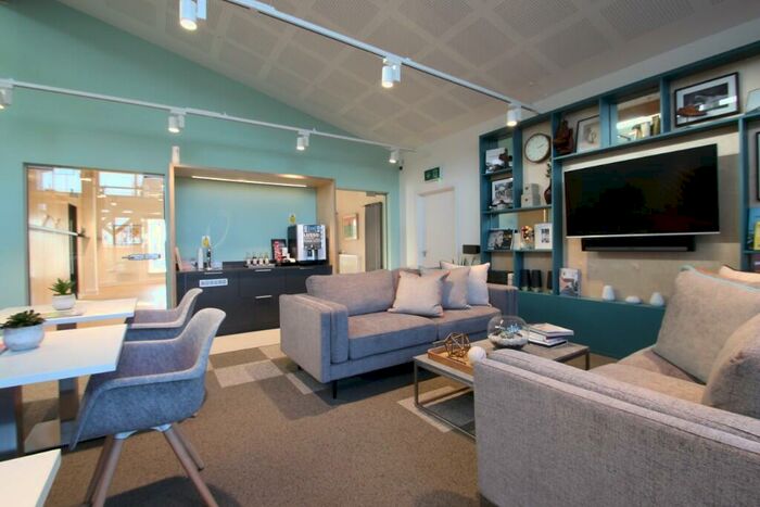 2 Bedroom Apartment To Rent In Holmbush Mews, RH12