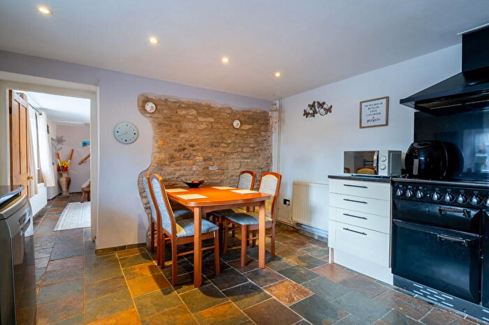 2 Bedroom Cottage For Sale In Mulberry Cottage, Croughton, NN13