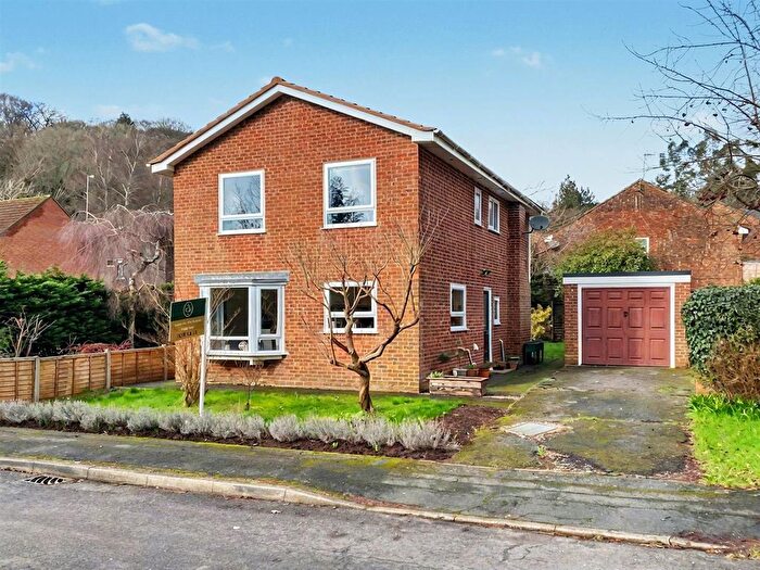 4 Bedroom Detached House For Sale In Dolphin Close, Haslemere, GU27