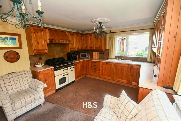 3 Bedroom Cottage For Sale In Bills Lane, Shirley, Solihull, B90