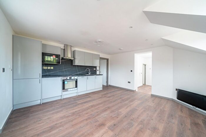 2 Bedroom Flat To Rent In South Street, Rochford, SS4