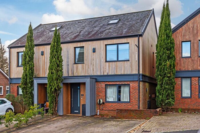 4 Bedroom Semi Detached House To Rent In Queens Road, Winchester, SO22