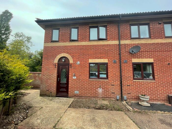 3 Bedroom Semi-Detached House To Rent In Jay Gardens, Norwich, NR5