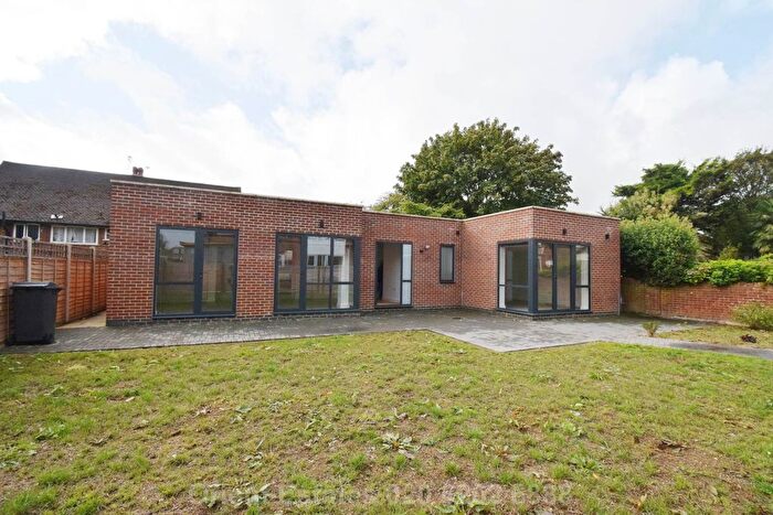 4 Bedroom Bungalow To Rent In Torrington Park, London, N12