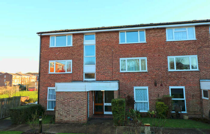 1 Bedroom Flat To Rent In Forestdale, Surrey, CR0