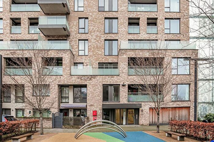 2 Bedroom Flat For Sale In Peartree Way, Greenwich, SE10