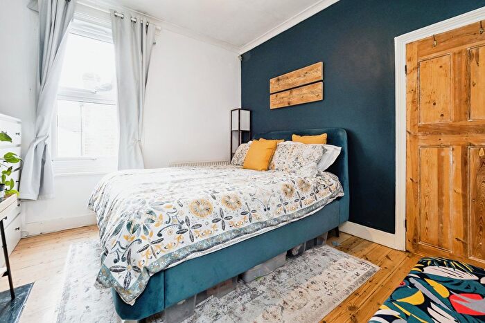 2 Bedroom Maisonette For Sale In Caulfield Road, East Ham, London, E6