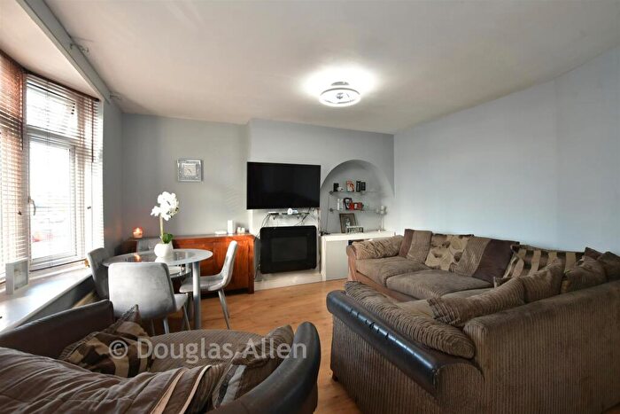 3 Bedroom Terraced House For Sale In Green Lane, Dagenham, Essex, RM8