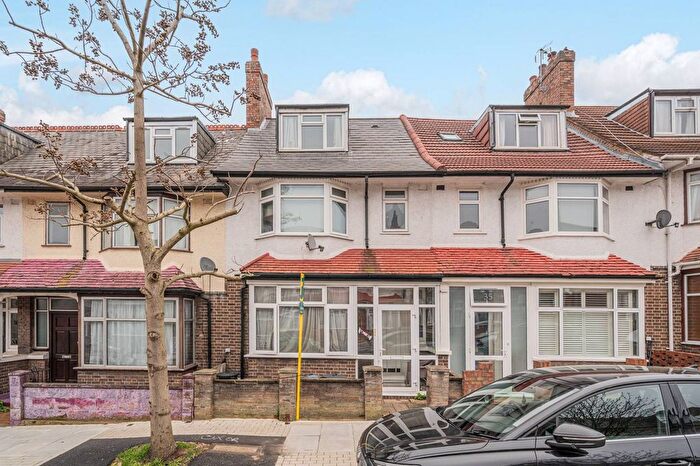 4 Bedroom Property To Rent In Hillbrook Road, Tooting Bec, London, SW17