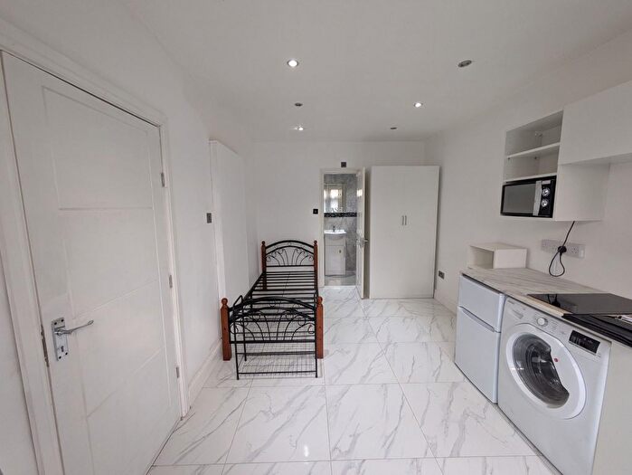 Studio To Rent In Cheriton Avenue, Clayhall, Ilford, IG5