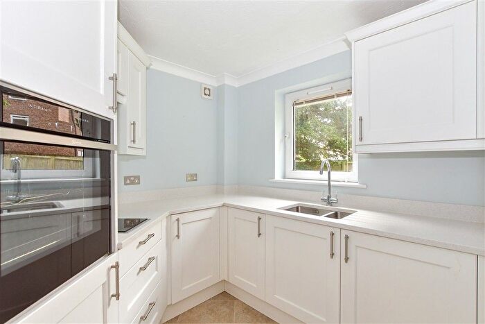 2 Bedroom Flat For Sale In Waterloo Road, Tonbridge, Kent, TN9