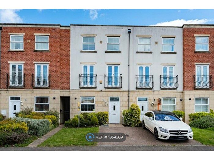 4 Bedroom Semi-Detached House To Rent In Morton Terrace, Boston, PE21