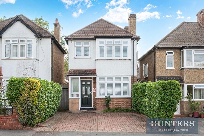 2 Bedroom Detached House For Sale In Boscombe Road, Worcester Park, KT4