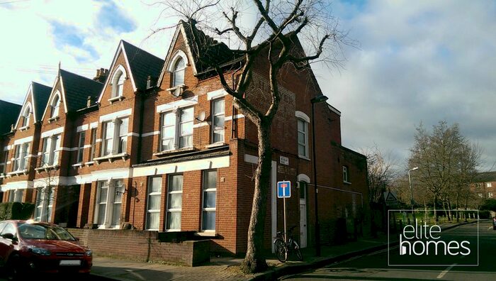 Studio To Rent In Fairbridge Road, London, N19