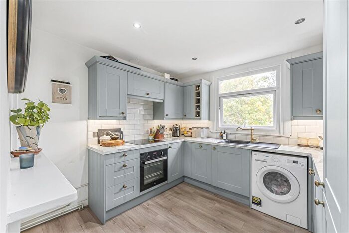 1 Bedroom Flat To Rent In Whitney Road, Leyton, London, E10