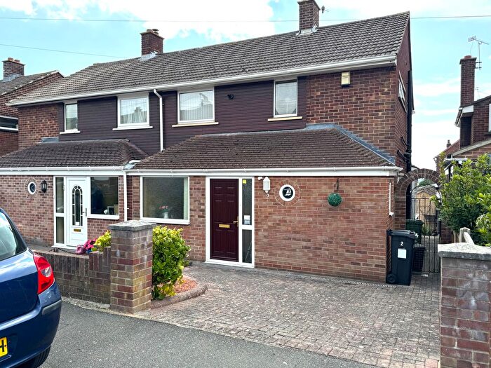 3 Bedroom Semi-detached House For Sale In Drayton, Hampshire, PO6