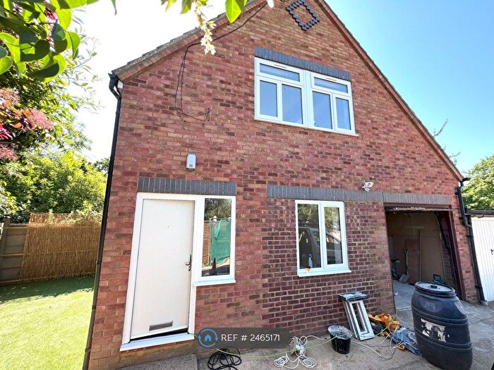 1 Bedroom Detached House To Rent In Hereward Close, Waltham Abbey, EN9