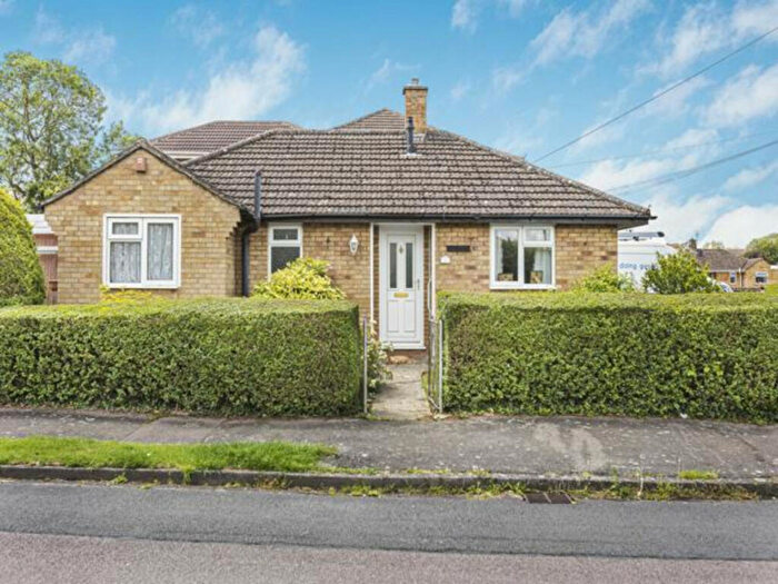 2 Bedroom Detached Bungalow For Sale In Dashwood Avenue, Yarnton, OX5
