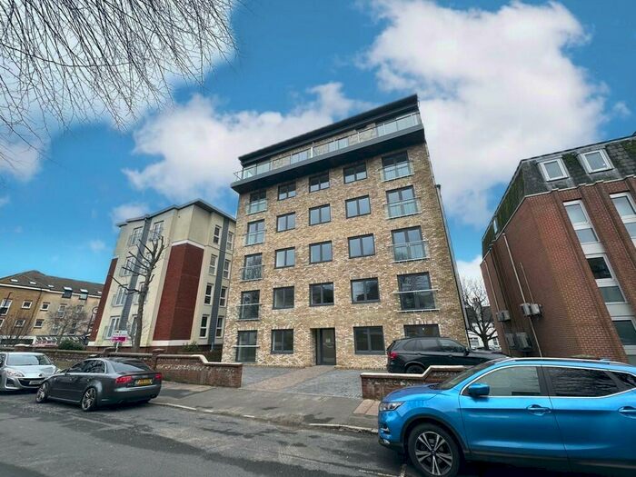 2 Bedroom Flat To Rent In St. Leonards Road, Eastbourne, BN21