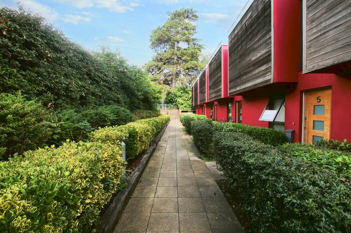 2 Bedroom Detached House To Rent In Newsom Place, St Albans, AL1