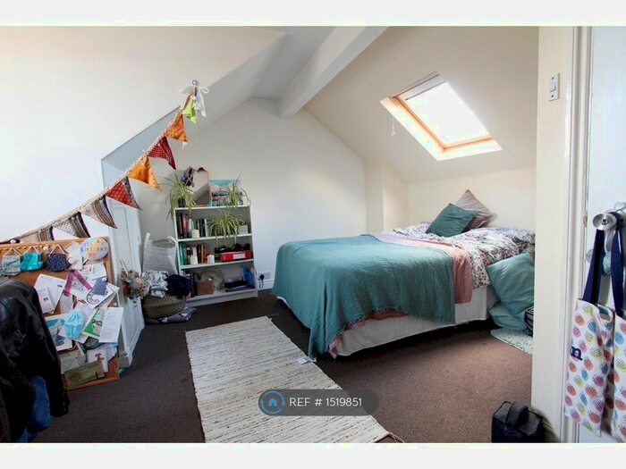 6 Bedroom Semi-Detached House To Rent In Culver Road, Reading, RG6