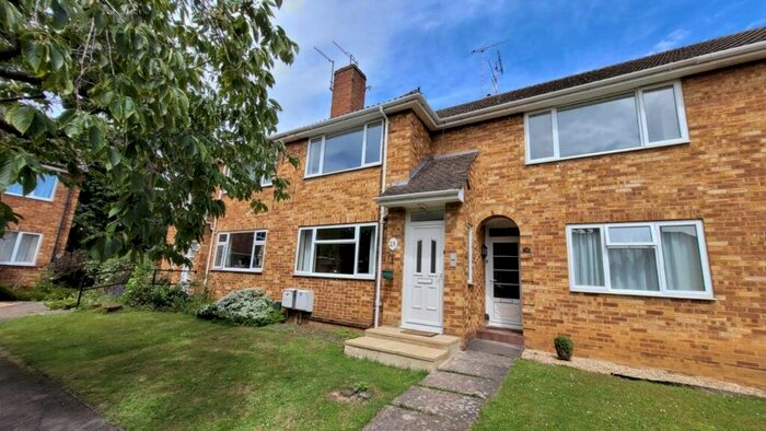 2 Bedroom Maisonette To Rent In Westbeech Court, Banbury, OX16