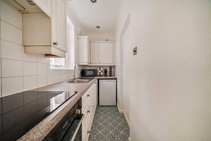 1 Bedroom Flat For Sale In Drayton Gardens, South Kensington, London, SW10