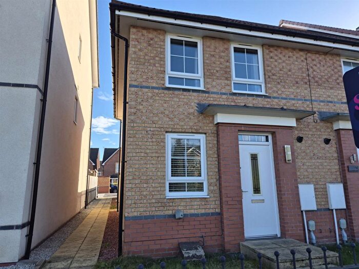 2 Bedroom End Of Terrace House To Rent In Richmond Lane, Kingswood, HU7