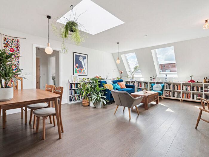2 Bedroom Apartment For Sale In Sycamore Road, Amersham, HP6