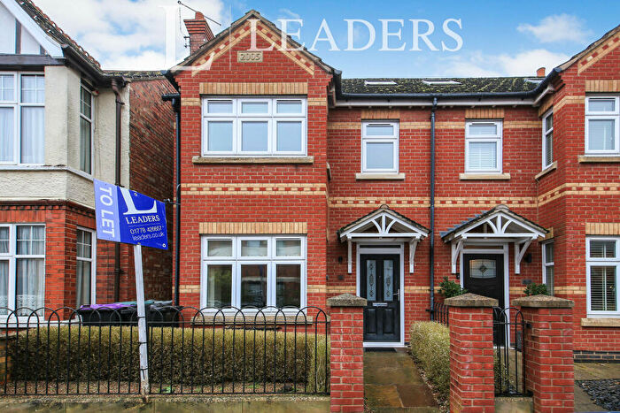 4 Bedroom Semi-Detached House To Rent In Queen Street, Stamford, PE9