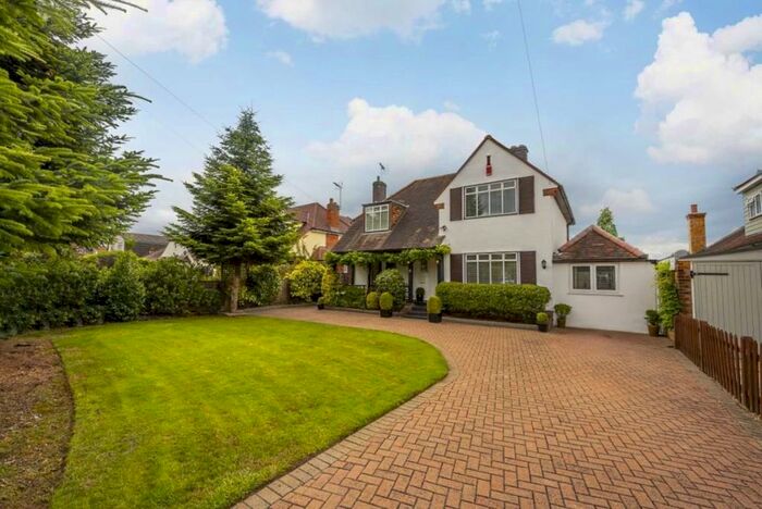 4 Bedroom Detached House To Rent In Scotts Avenue, Sunbury-On-Thames TW16