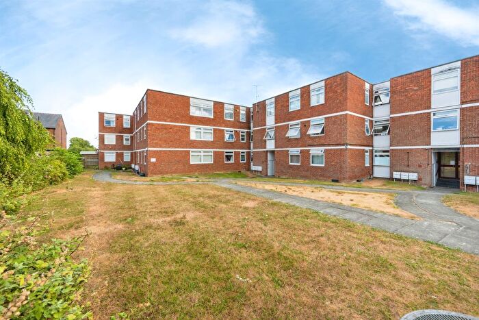 2 Bedroom Flat For Sale In Ridgeway Court, Aylesbury, HP20