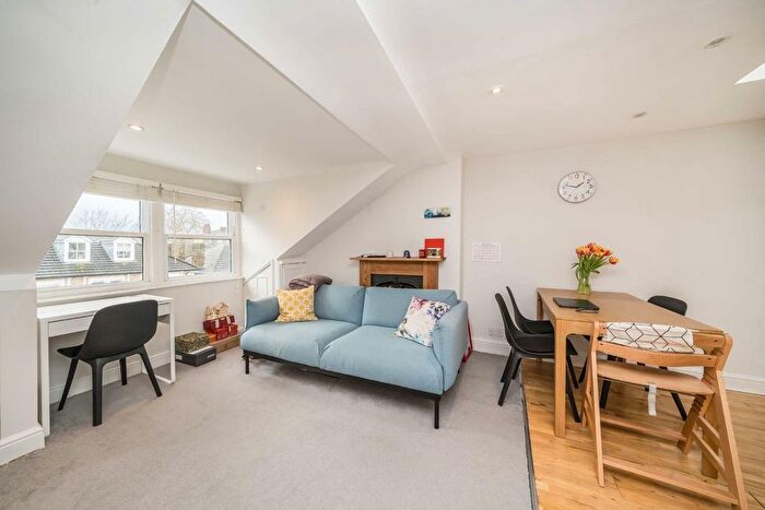 2 Bedroom Flat For Sale In Cardigan Road, Richmond, TW10