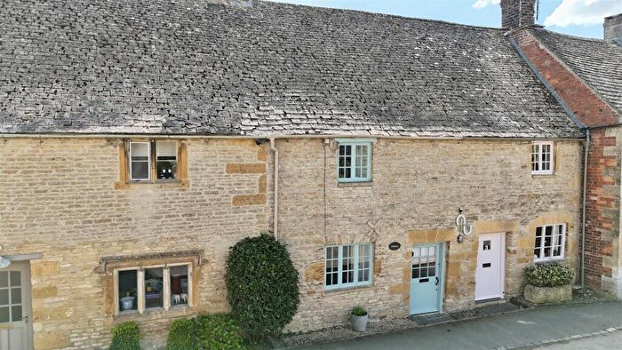 2 Bedroom Cottage For Sale In Chapel Street, Broadwell, GL56