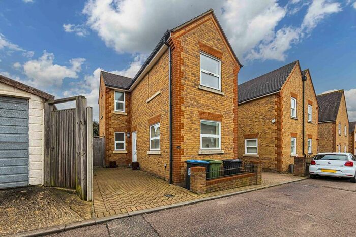 2 Bedroom Detached House To Rent In Dowling Court, Hemel Hempstead, HP3