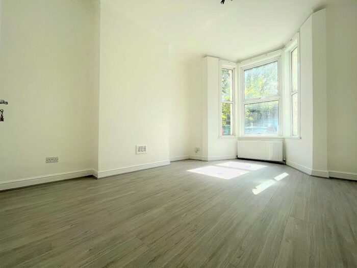 2 Bedroom Flat To Rent In Lennox Road, Finsbury Park, N4