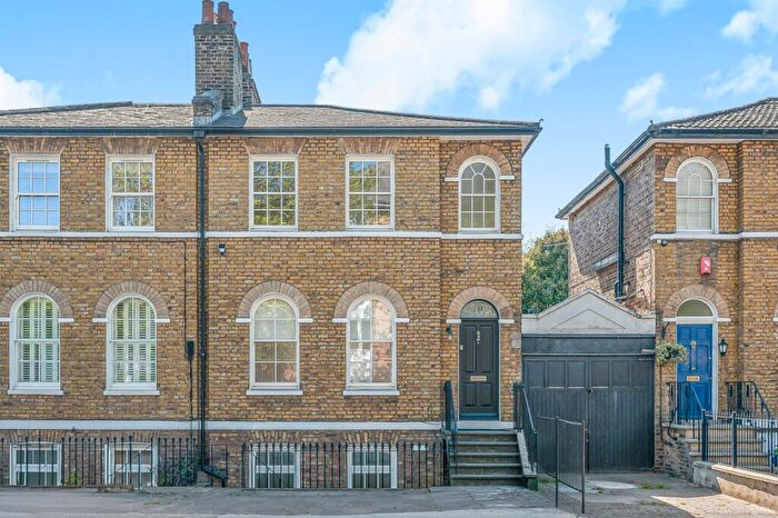 1 Bedroom Terraced House To Rent In Lower Road, Surrey Quays, SE8