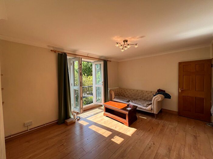 2 Bedroom Flat To Rent In Bethune Road, London, N16
