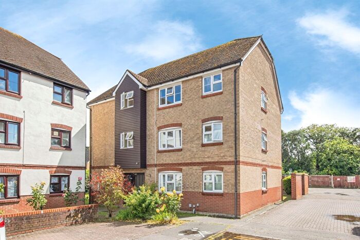 2 Bedroom Flat For Sale In California Close, Colchester, CO4