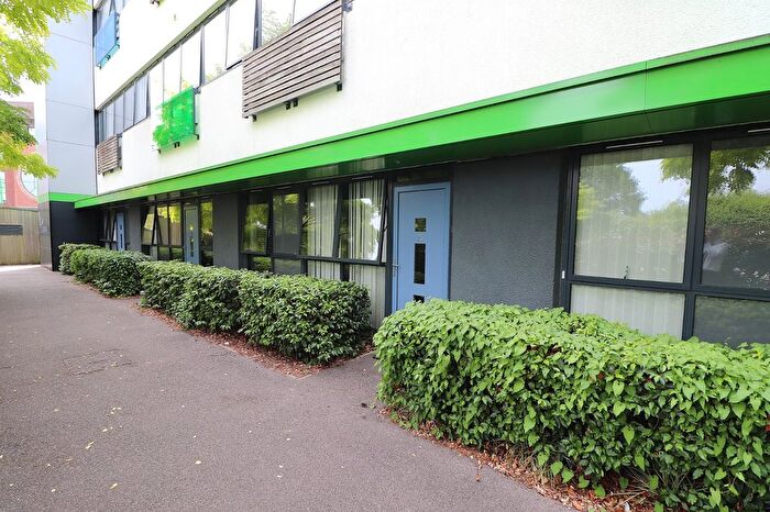 3 Bedroom Maisonette For Sale In Kings Road, Stevenage, Hertfordshire, SG1