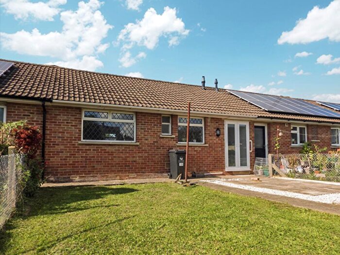 1 Bedroom Terraced House To Rent In Ashcombe Close, Witney, Oxfordshire, OX28