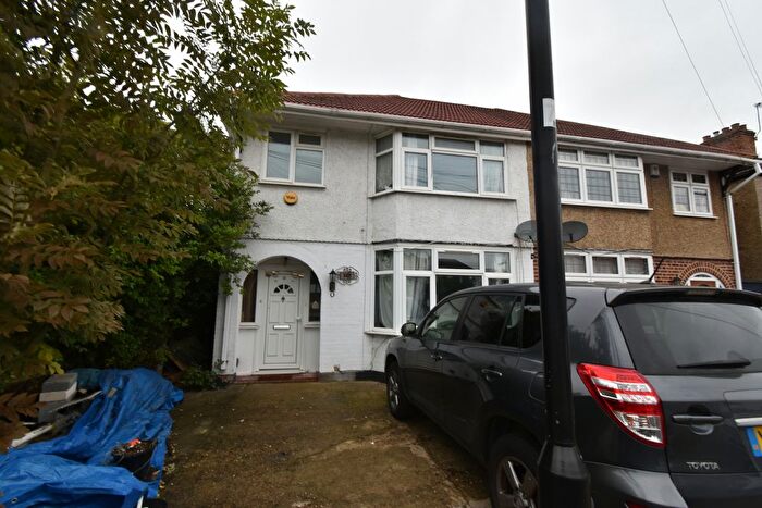 3 Bedroom Semi-Detached House To Rent In Uxbridge, UB10
