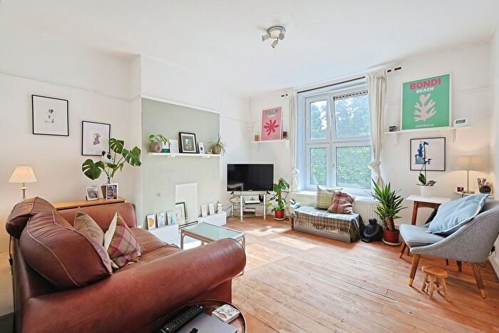 2 Bedroom Flat For Sale In Union Grove, Clapham, London, SW8