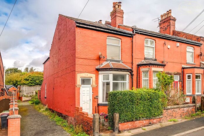 3 Bedroom End Of Terrace House For Sale In Brownlow Road, Horwich, Bolton, BL6