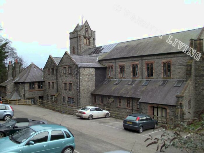 2 Bedroom Flat To Rent In Bangor, LL57