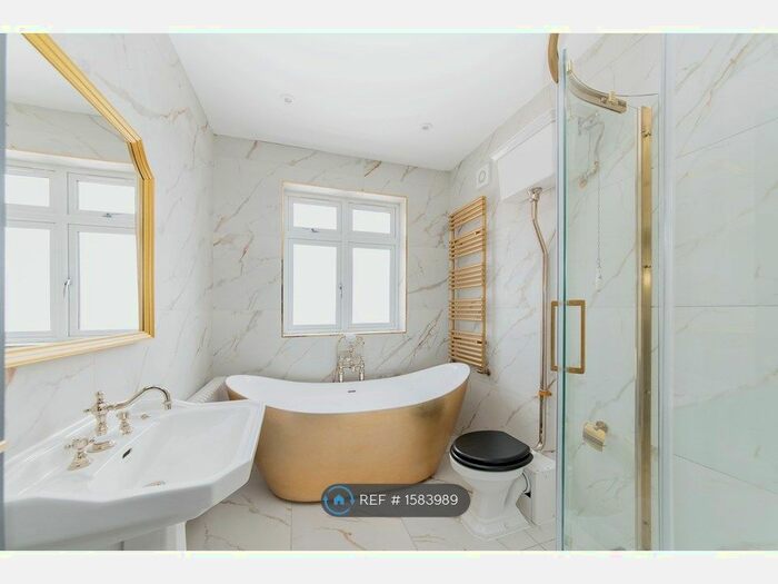 5 Bedroom Semi-Detached House To Rent In Kingsmere Park, London, NW9