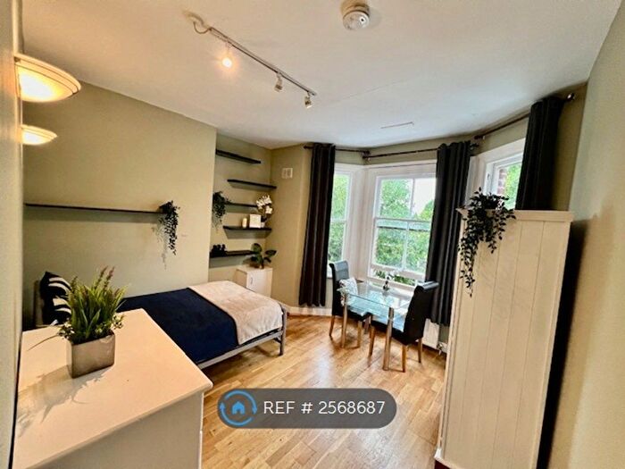 Studio To Rent In London, London, W12