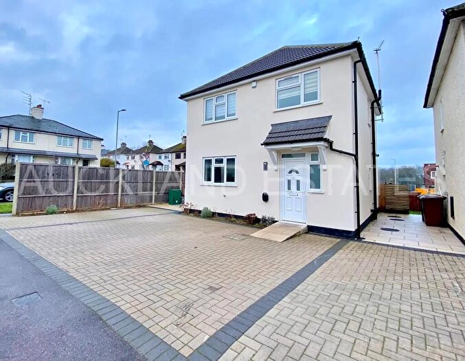 3 Bedroom Detached House To Rent In Cranborne Road, Potters Bar, EN6